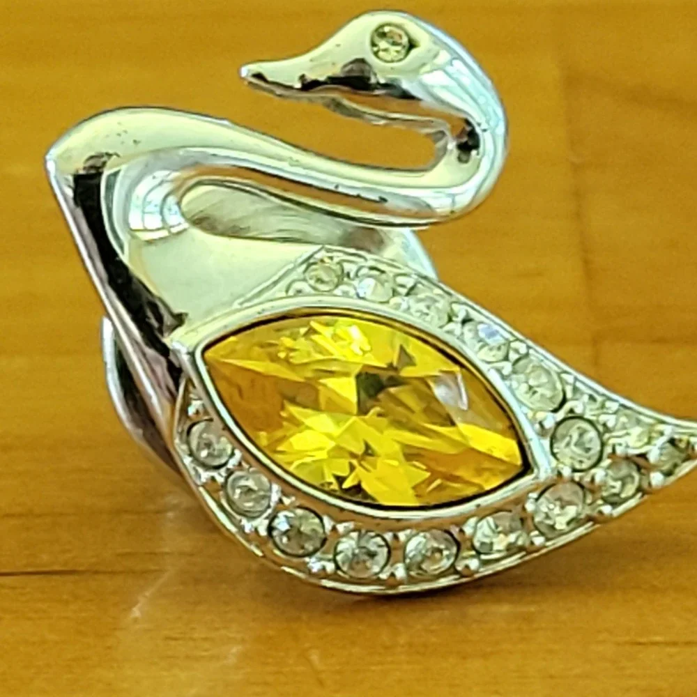 Vintage Swarovski SCS 2004 Anna Event Yellow Crystal Swan Tac Pin